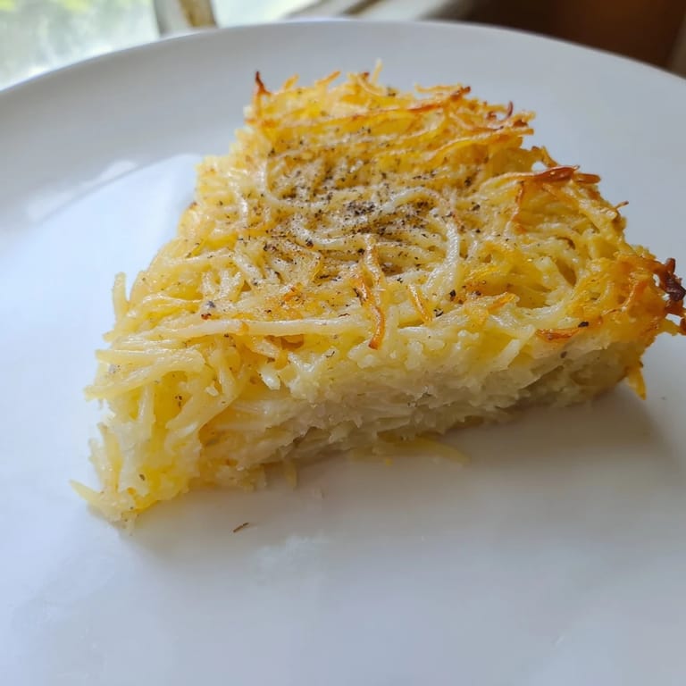 Perfectly baked Cacio e Pepe Pasta Pie, oozing rich cheese and pepper, ready to serve as a meal.